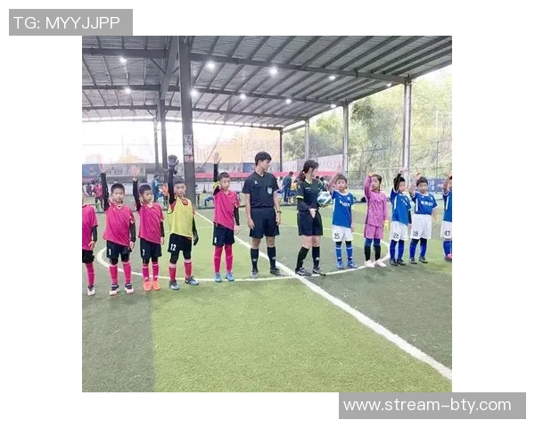 花样足球赛展现青春活力与团队精神的激情碰撞与精彩瞬间